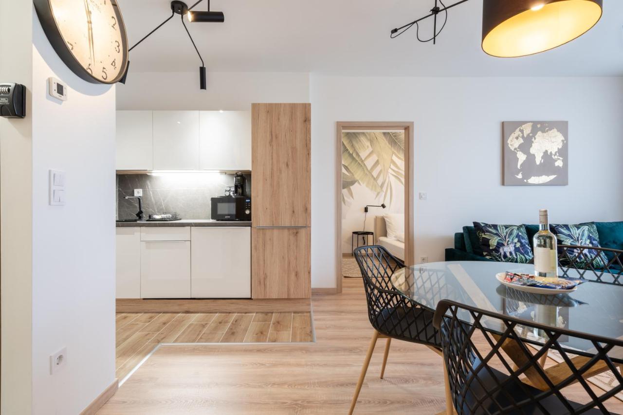 Westside River Apartment *