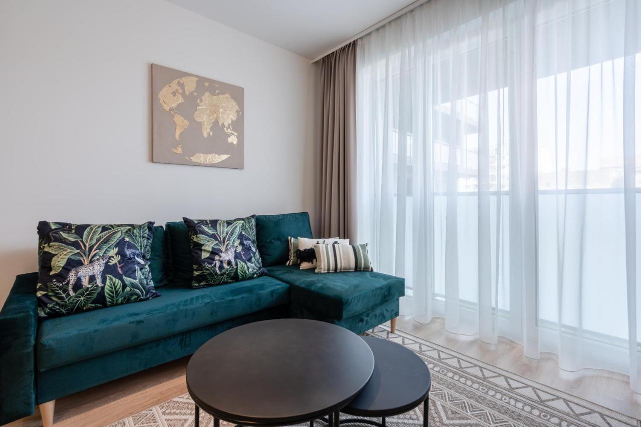 Westside River Apartment *